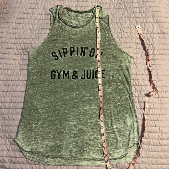 Distressed “Gym and Juice” Muscle Shirt S - Picture 7 of 9